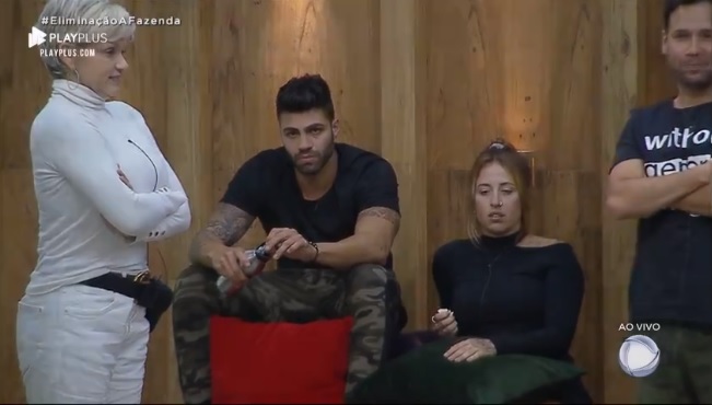 Netto, Andréa de Nóbrega, Bifão e Viny Vieira ficam desolados com a saída de Aricia Silva em A Fazenda 11 (Reprodução: Record TV)