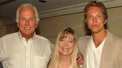 O ator, Ron Ely com a esposa e o filho Cameron (Imagem: Facebook)