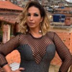 Valesca Popozuda surge em live proibidona com pênis de borracha na boca (Foto: Reprodução/Instagram)