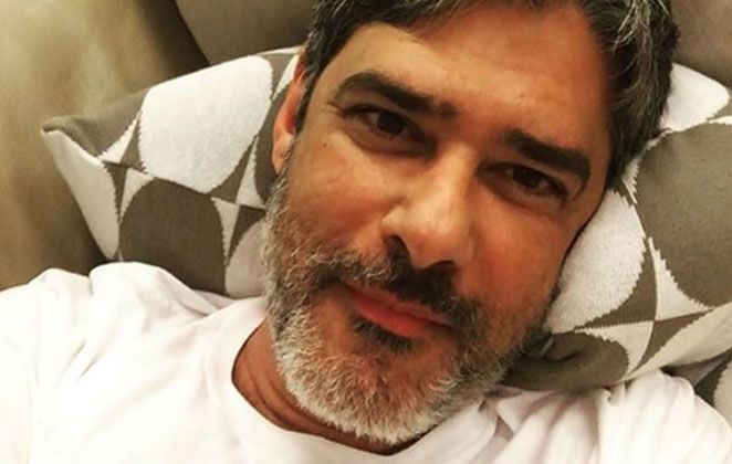 William Bonner, jornalista da Globo, apareceu só de sunga em foto antiga com a sua ex, a apresentadora Fátima Bernardes (Foto: Divulgação)