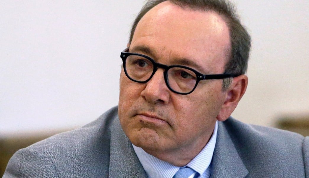 Kevin Spacey é inocentado depois de vítima que o acusou de assédio sexual morrer (Foto: Reprodução)