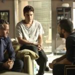 Téo pede conselho em cena da novela das 21h, A Dona do Pedaço (Foto: Reprodução)