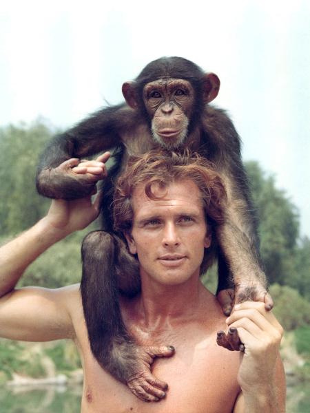 Mulher é morta a facadas na casa do ator Ron Ely que interpretou Tarzan na TV (Imagem: Silver Screen Collection/Getty Images)