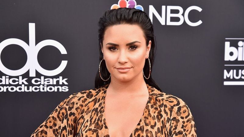 Demi Lovato se converte e é batizada no Rio Jordão (Foto: Reprodução)