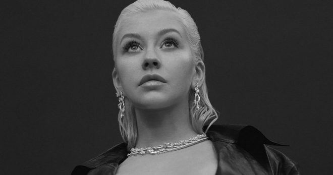 Christina fala sobre o início de sua carreira e diz que a indústria da música é cheia de homens com segundas intenções (Foto: Reprodução)