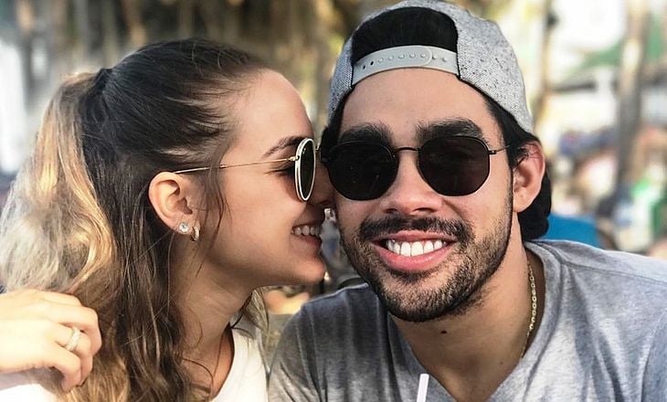 O famoso cantor, Gabriel Diniz e sua ex-noiva, Karoline Calheiros (Foto: Reprodução)
