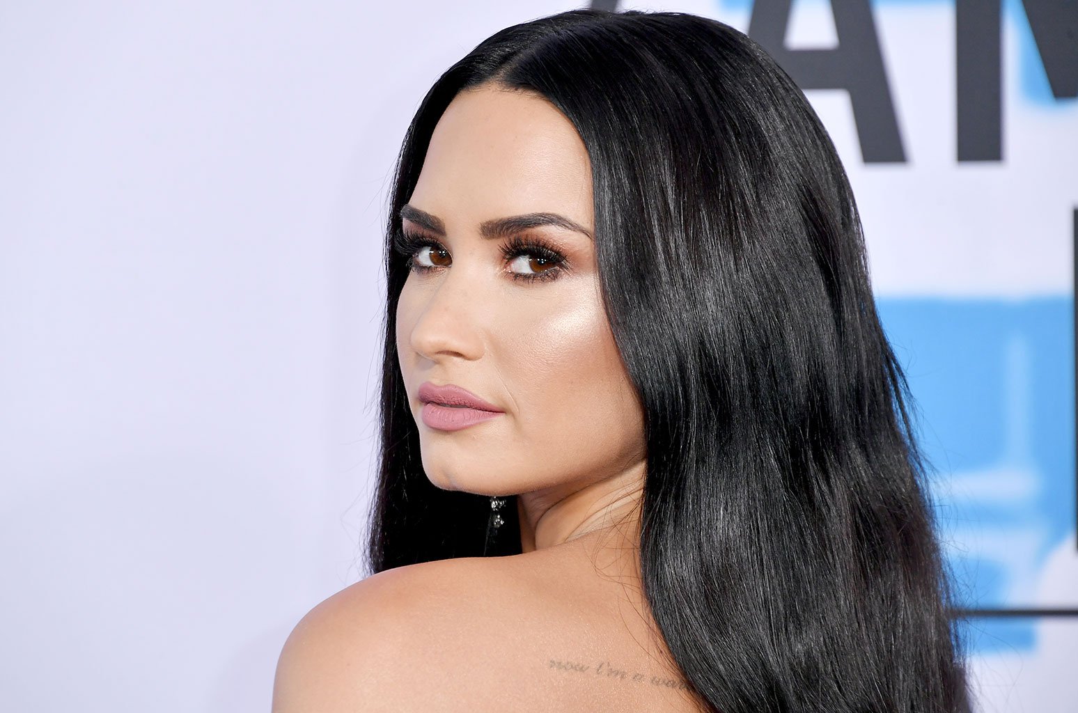 Demi Lovato se converte e é batizada no Rio Jordão (Foto: Reprodução)