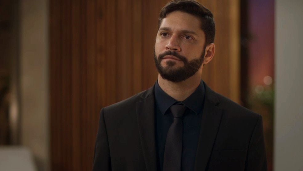 Diogo (Armando Babaioff) vai ficar apavoradora com revelação sobre assassinato em Bom Sucesso (Foto: Reprodução/Globo)
