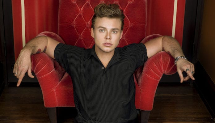 Ashton Irwin faz tweet alarmante é deixa a todos os seus fãs preocupados (Foto: Reprodução) Ashton Irwin faz tweet alarmante é deixa a todos os seus fãs preocupados (Foto: Reprodução)