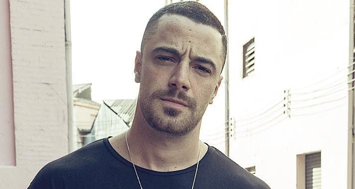 O ator da Globo, Felipe Titto, foi mordido pelo próprio cachorro (Reprodução/Instagram)
