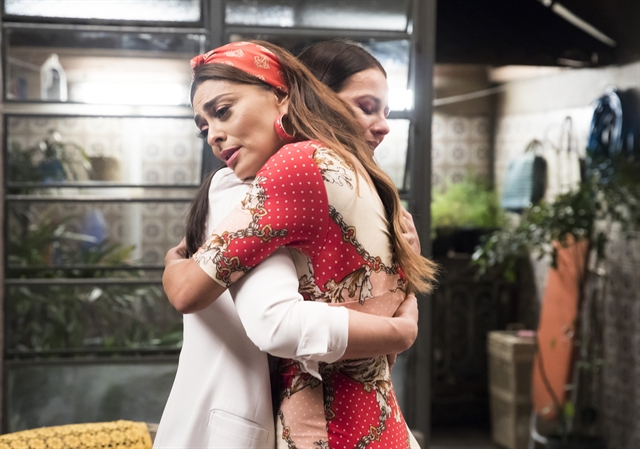 Vivi (Paolla Oliveira) e Maria da Paz (Juliana Paes) em A Dona do Pedaço (Foto: Globo/João Miguel Júnior)