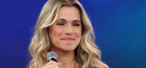 Ingrid Guimarães foi às lágrimas ao relatar história de vida no Domingão do Faustão (Foto: Reprodução)