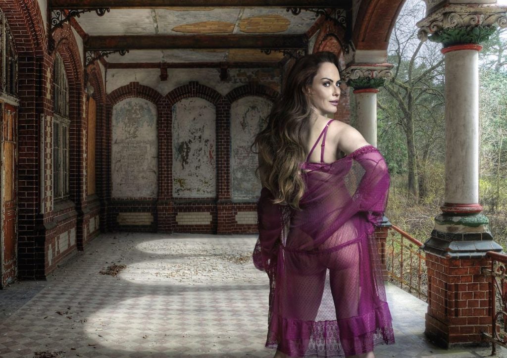 Núbia Oliiver de lingerie (Fausto Saez/Divulgação)