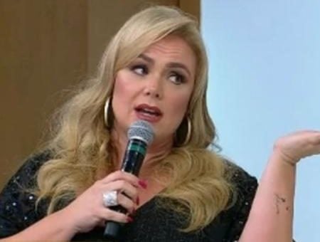 A ex-Paquita da Xuxa, Ana Paula Almeida falou sobre a sua polêmica separação e também a ajuda da sua ex-Patroa para o programa Superpop imagem reprodução)