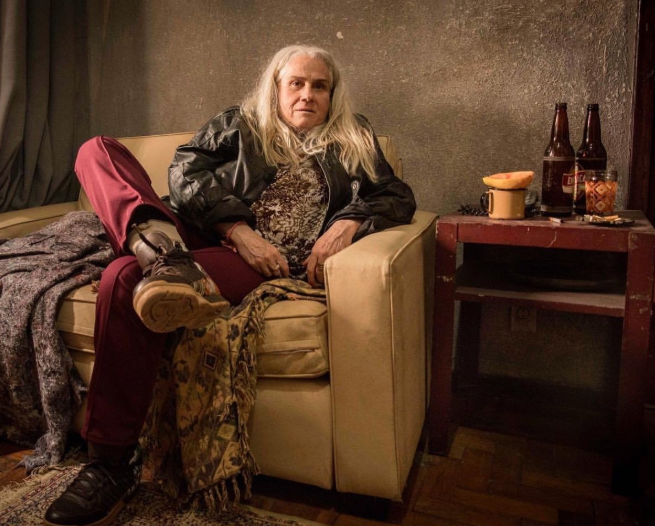 Vera Holtz caracterizada como Kátia, sua personagem de Amor de Mãe, da Globo (Foto: Divulgação)