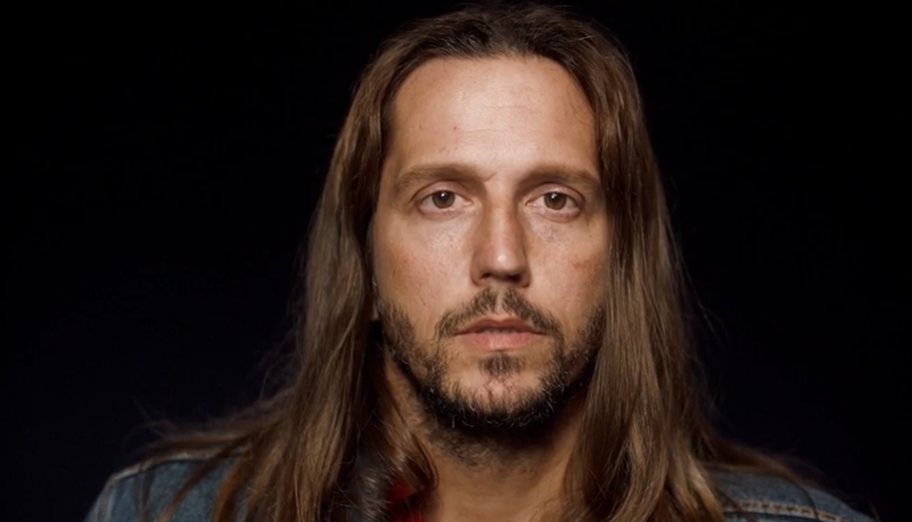 Vladimir Brichta, em vídeo de divulgação de Amor de Mãe, conta sobre o dia que perdeu a mãe (Foto: Reprodução)