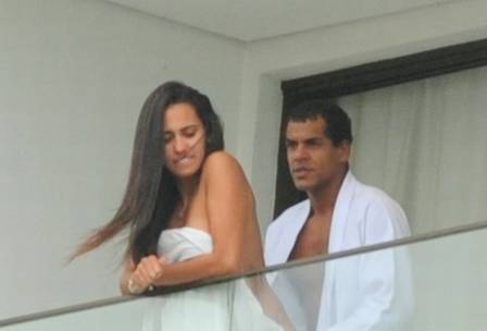 O ator de Mar do Sertão em flagra íntimo na sacada de hotel - Foto; Reprodução/Internet