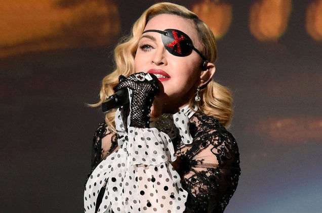 Madonna bebe sua própria urina e leva fãs à loucura (Foto: Reprodução)