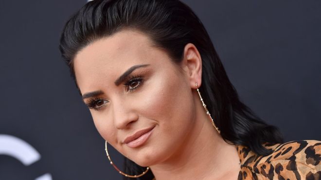 Demi Lovato concede entrevista e desabafa sobre aceitação de seu corpo (Foto: Reprodução)