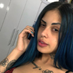 Tati Zaqui deixa seio à mostra durante stories do Instagram (Foto: Reprodução)
