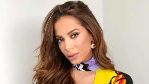 Anitta ostenta com look esportivo para esquiar nos EUA (Foto: Reprodução)