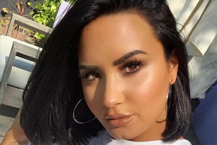 Demi Lovato aparece com barriga de grávida e pega web de surpresa com gestação (Foto: Reprodução)
