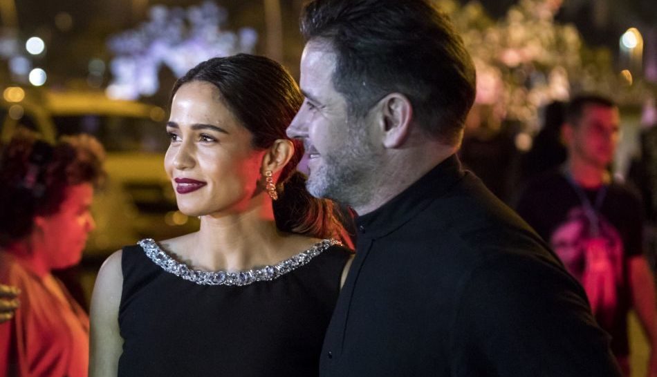 Lídia (Malu Galli) e Érica (Nanda Costa) vão acabar brigando em Amor de Mãe por causa de Raul (Murilo Benício) (Foto: Reprodução/TV Globo)