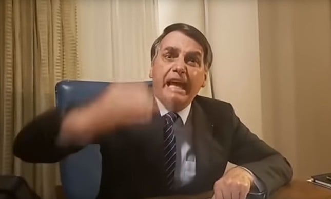 suruba gay O presidente Jair Bolsonaro em live contra a Globo (Foto: Reprodução)
