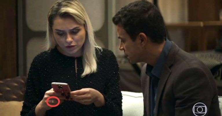 Kim com anel em A Dona do Pedaço