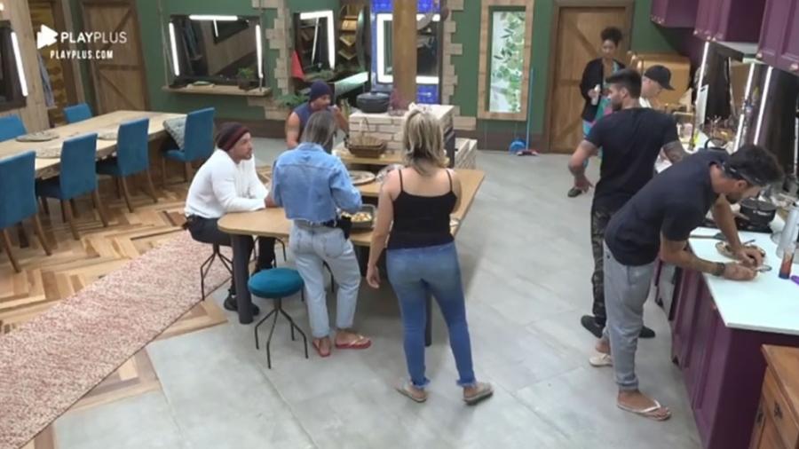 A Fazenda 11 da Record tem briga feia e troca de acusações entre Lucas e Netto (Imagem: Record)