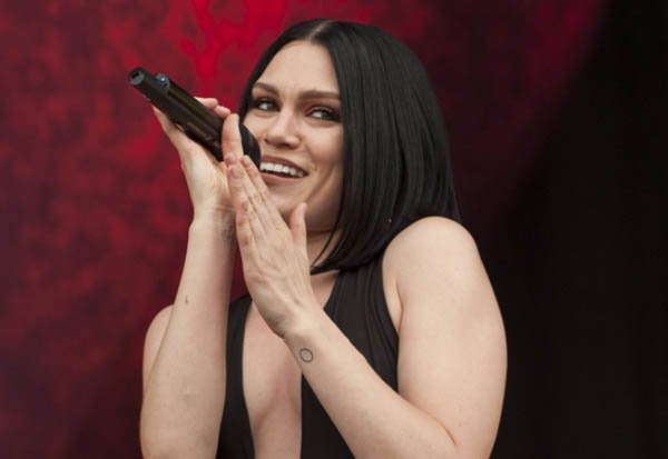 Jessie J compartilha foto com pouca roupa e leva web à loucura (Foto: Reprodução)