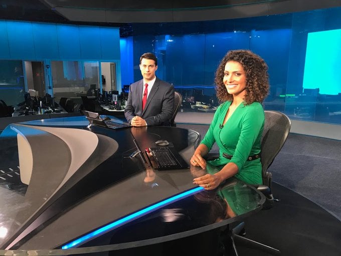 Jornal Nacional foi misto de tristeza e alegria, assim como a expressão dos âncoras na foto de divulgação (Foto: Reprodução)