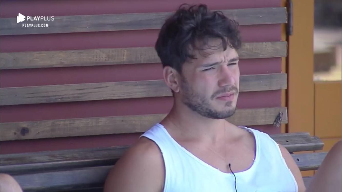 Lucas Viana pensa em votar em Thayse Teixeira na próxima Roça de A Fazenda (Foto: Reprodução/Record TV)