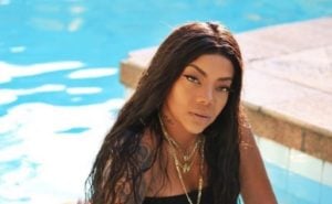 Ludmilla compartilhou foto sensual e expôs mamilos (Foto: Instagram)