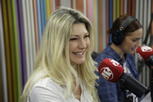 Antonia Fontenelle durante o programa Morning Show, da Jovem Pan (Foto: Divulgação)