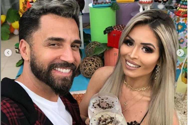 Latino e sua namorada, Rafaella Ribeiro (Foto: Reprodução)