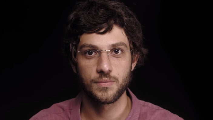 Chay Suede é filho de Adriana Esteves em Amor de Mãe (Foto: Reprodução/TV Globo)