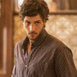 O ator Chay Suede como o Danilo na novela Amor de Mãe (Foto: Divulgação/Globo)