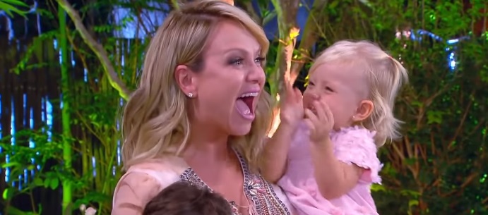 Eliana e Manu felizes e derrotando Faustão e a Globo