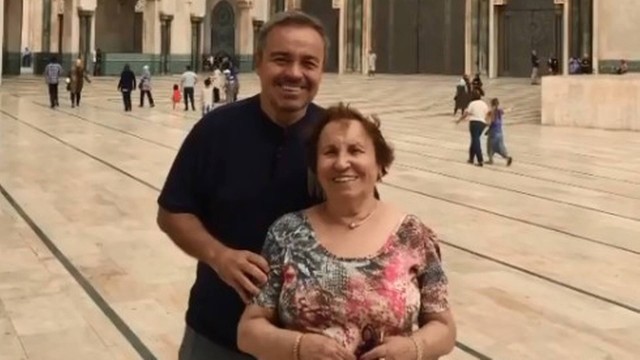 O apresentador da Record, Gugu Liberato e sua mãe Maria do Céu (Imagem: Instagram)
