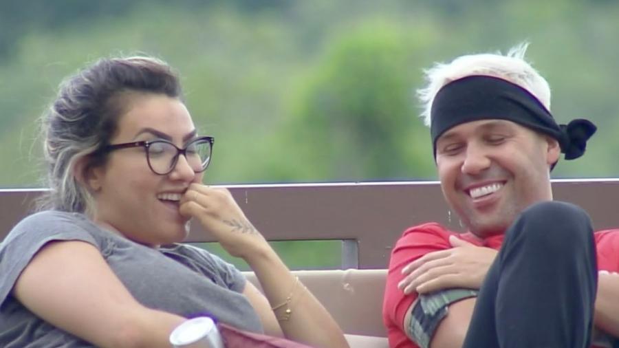 Hari, Thayse, Viny conversam em A Fazenda 11 (Foto: Reprodução)
