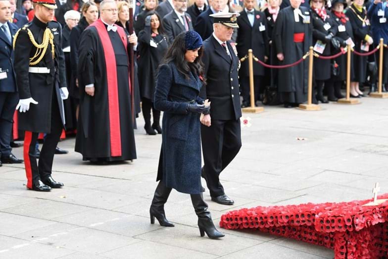 Meghan e Harry participam da Remembrance Day na Abadia de Westminster (Foto: Reprodução)
