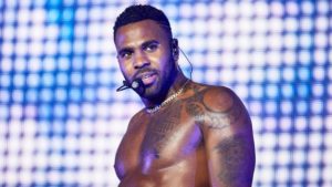 Jason Derulo publica foto apenas de sunga e diz ter anaconda dentro dela (Foto: Reprodução)