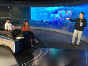 William Bonner recebeu Matheus Ribeiro e Larissa Pereira no Jornal Nacional (Reprodução/Instagram)