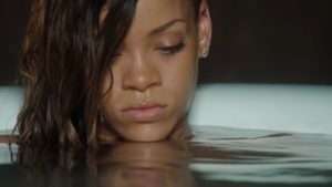 Rihanna usa suas redes sociais para dizer aos fãs que esse ano foi esmagador (Foto: Reprodução)