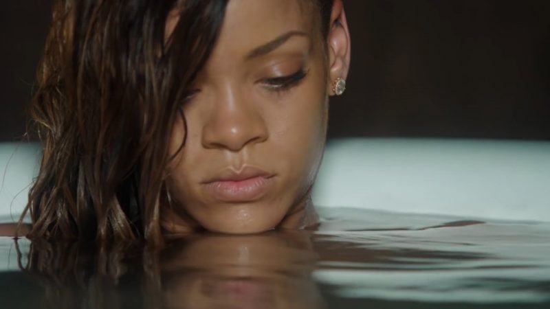 Rihanna usa suas redes sociais para dizer aos fãs que esse ano foi esmagador (Foto: Reprodução)