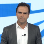 Tadeu Schmidt no comando do Fantástico; break exclusivo no programa custa mais de R$ 1 milhão (Foto: Reprodução/Globo)