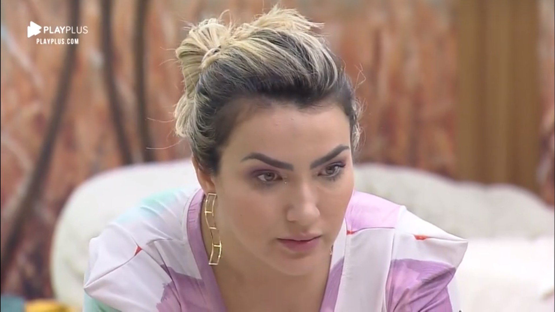 Thayse Teixeira entrega carro de som e helicóptero em A Fazenda 11 da Record TV (Reprodução: PlayPlus)
