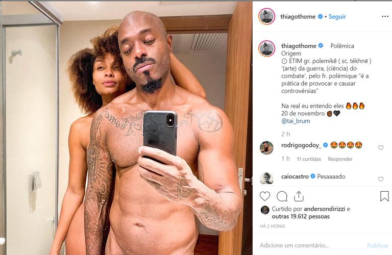 Ator de A Dona do Pedaço, Thiago Thomé surge nu em foto com a esposa (Foto: Instagram)