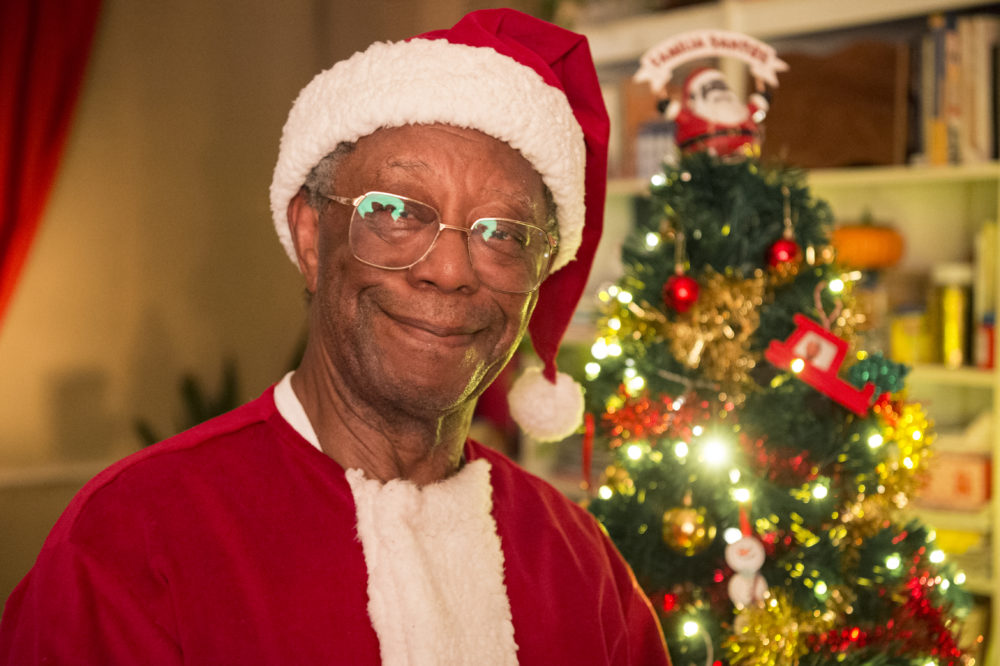 Orlando (Milton Gonçalves) na Globo como papai noel
